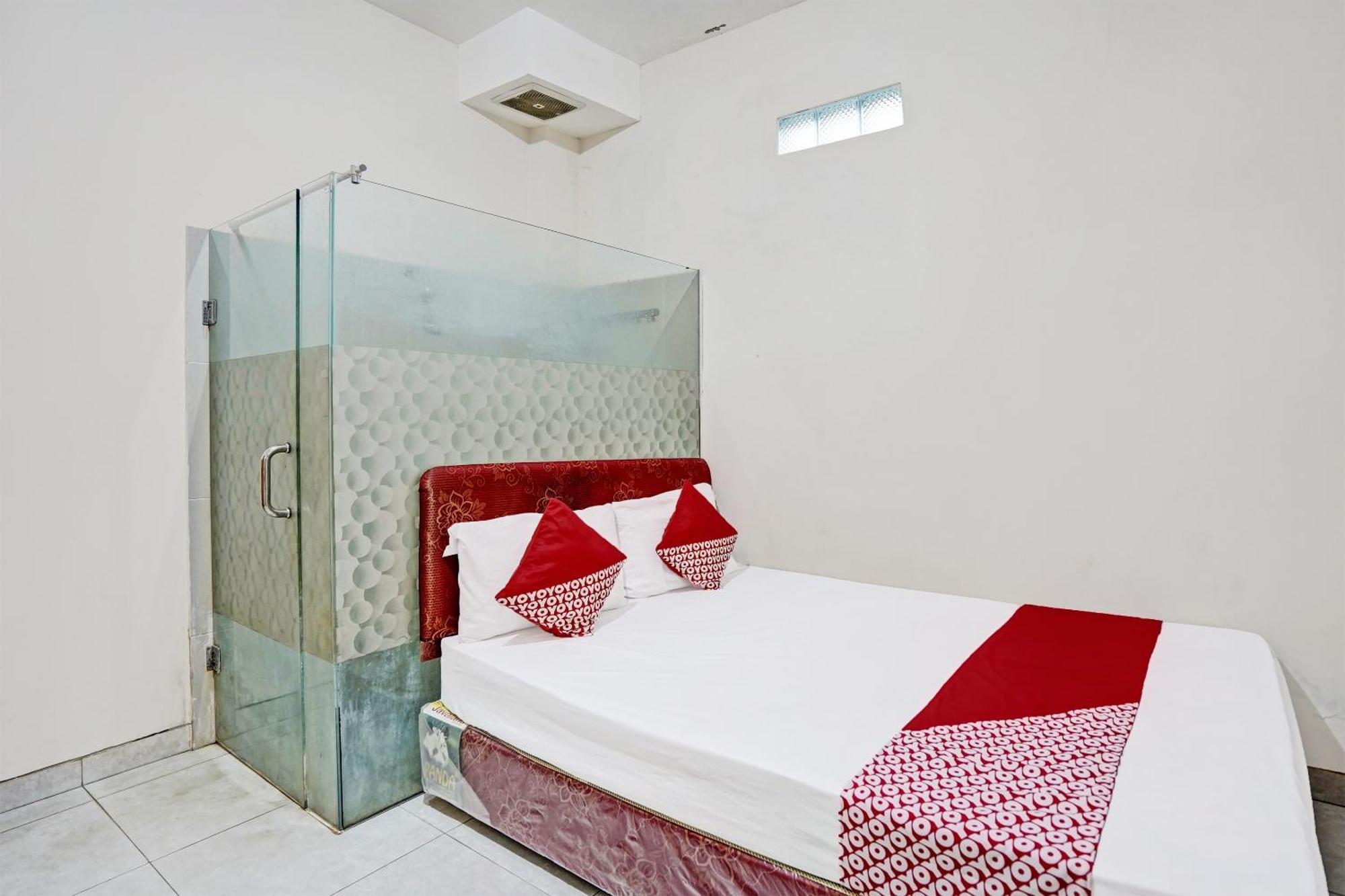 Oyo Life 92190 Arya Guest House Tulungagung Esterno foto